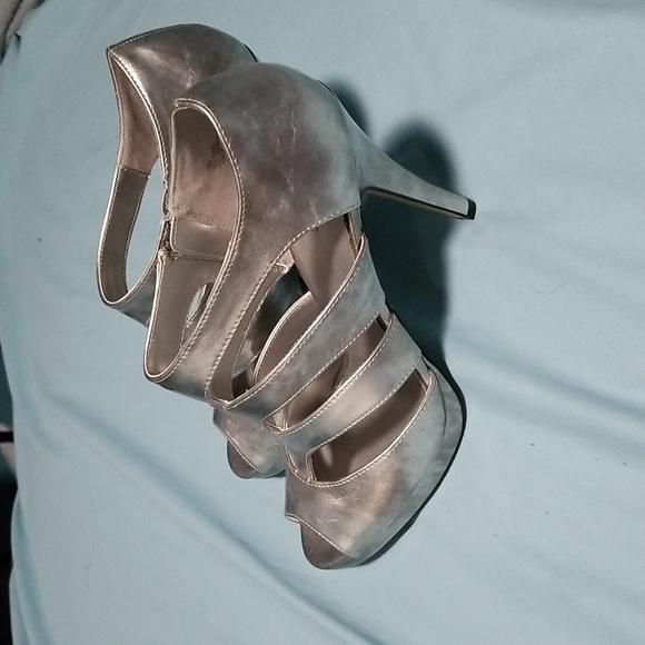 !!!FINAL SALE!!! Going To GW on Saturday Women's 4" heels with 1/2" platform - Picture 3 of 4